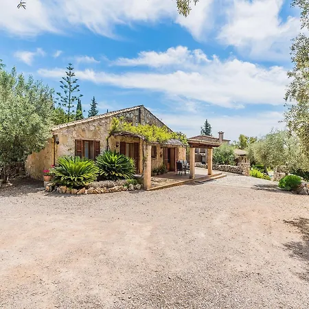 Rustic Country Retreat For 4 Holiday home