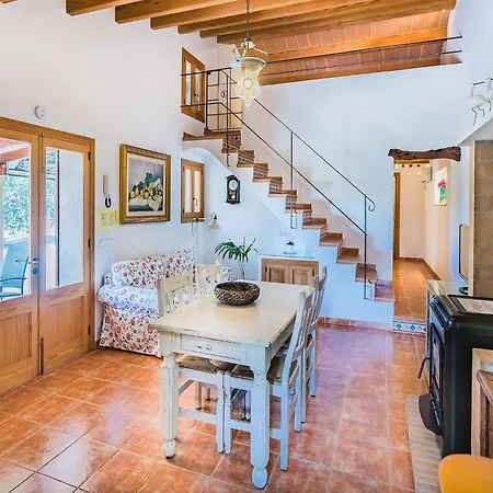 Rustic Country Retreat For 4