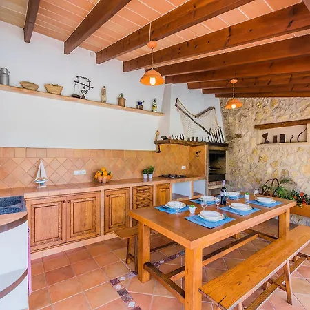 Rustic Country Retreat For 4 Holiday home Pollenca